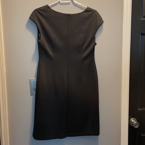 Black and red fitted cocktail dress - Picture 2 of 7